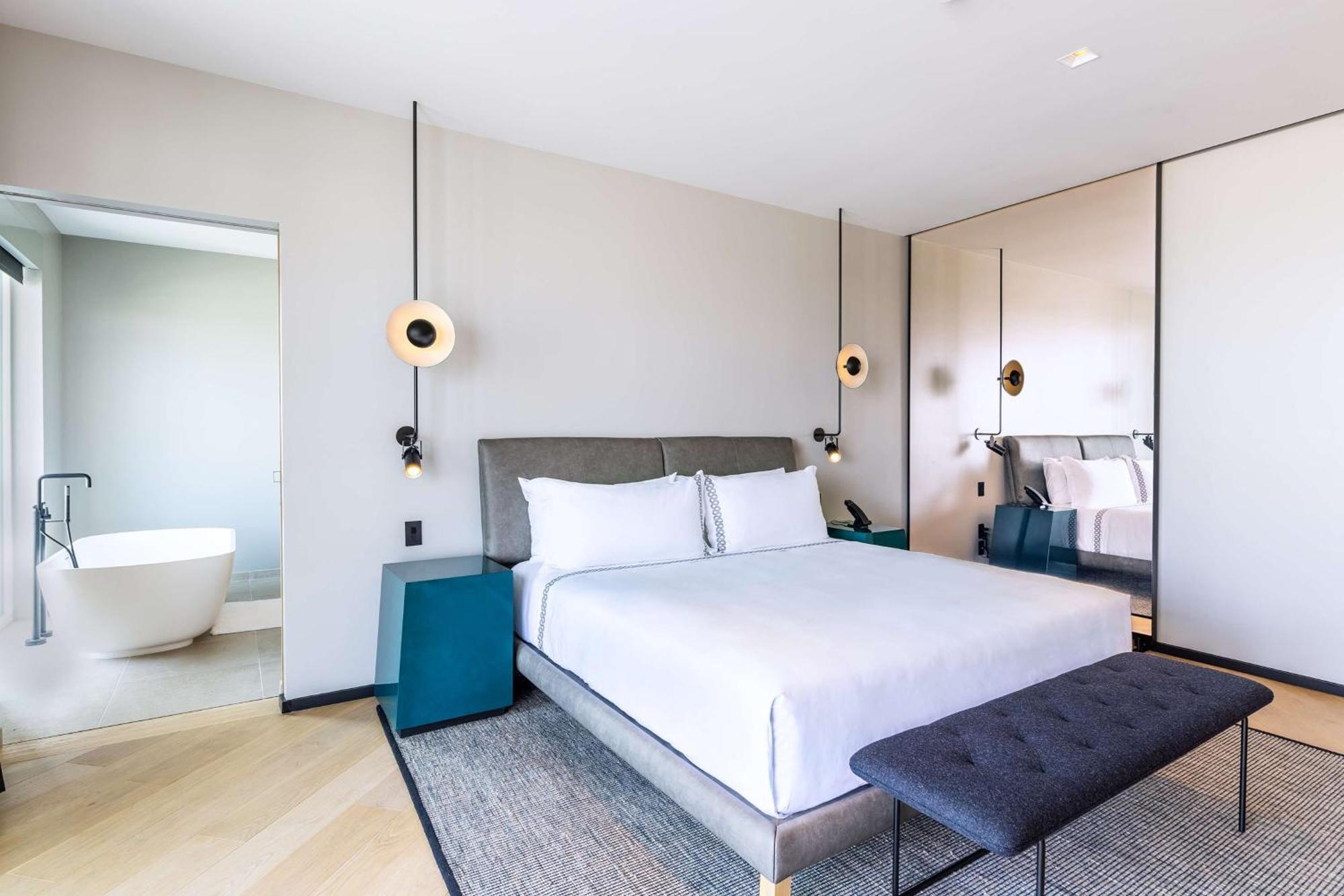 Hotel The Shay, A Destination By Hyatt