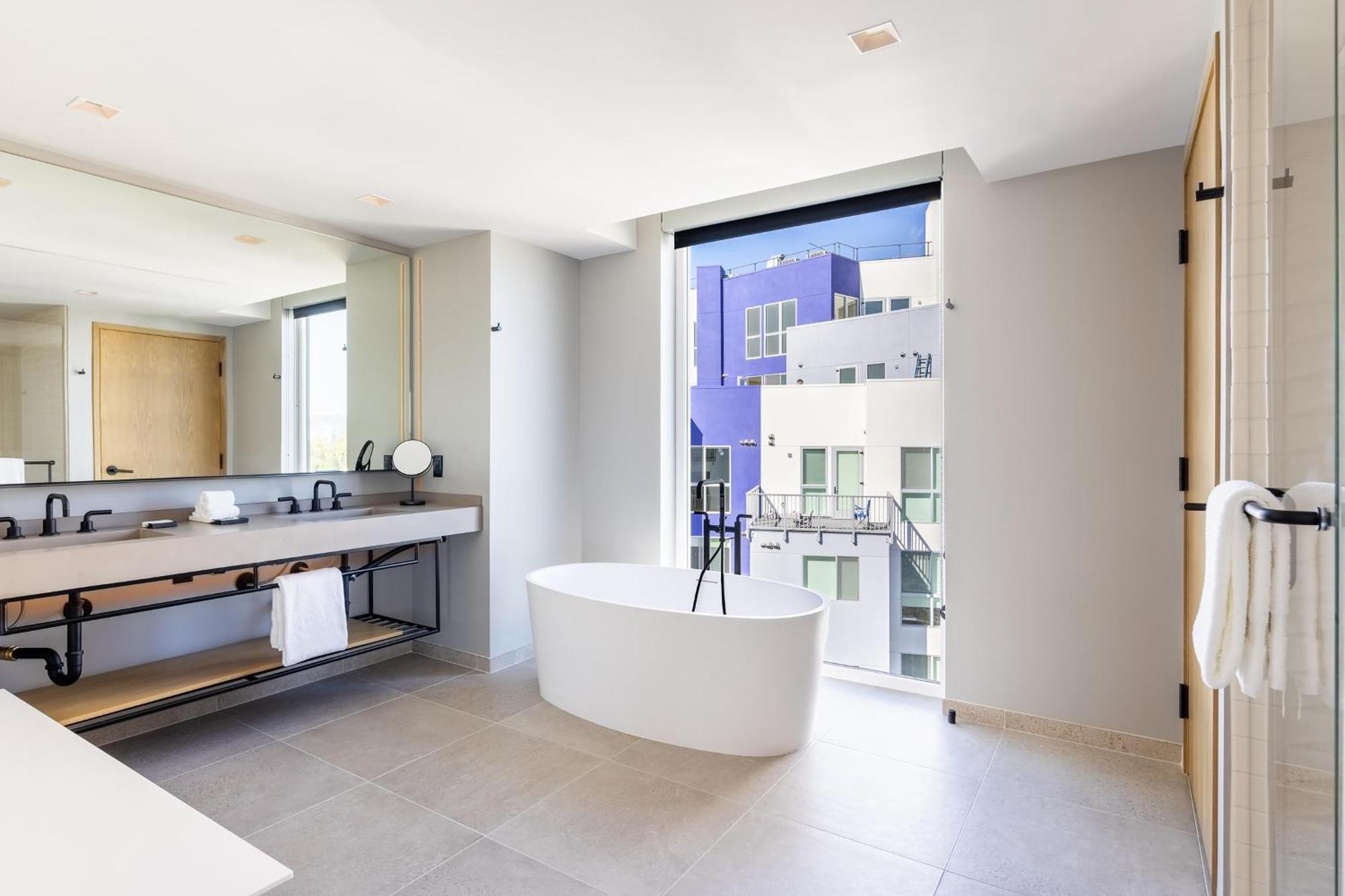 Hotel The Shay, A Destination By Hyatt 4*