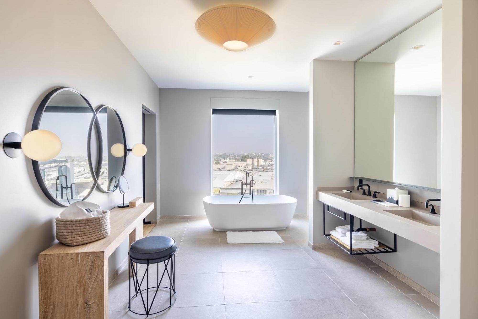 Hotel The Shay, A Destination By Hyatt