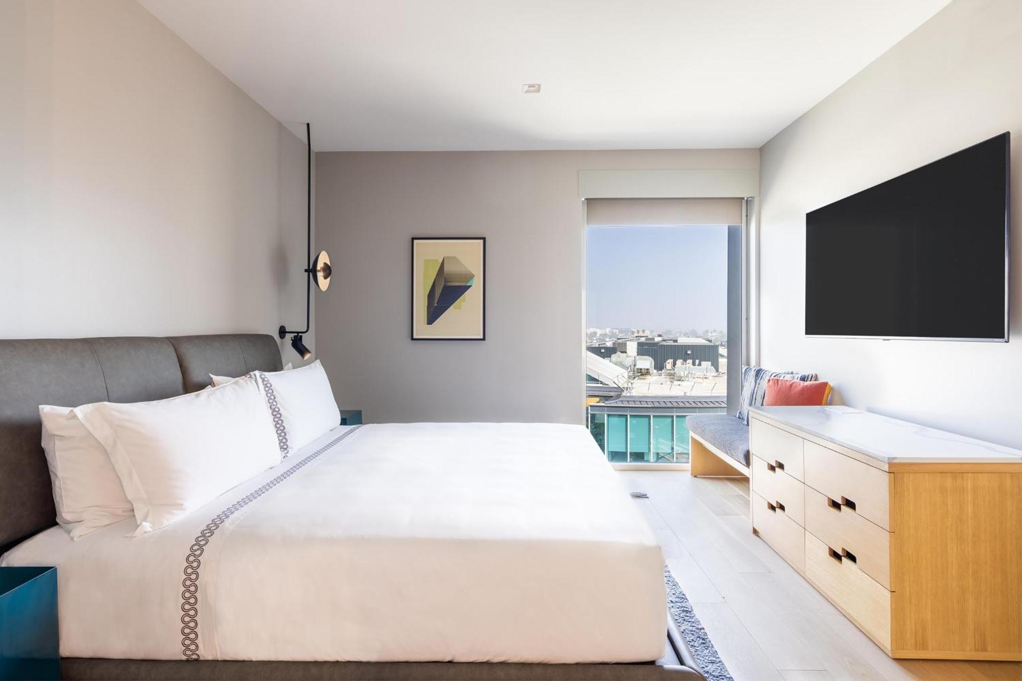 Hotel The Shay, A Destination By Hyatt 4*